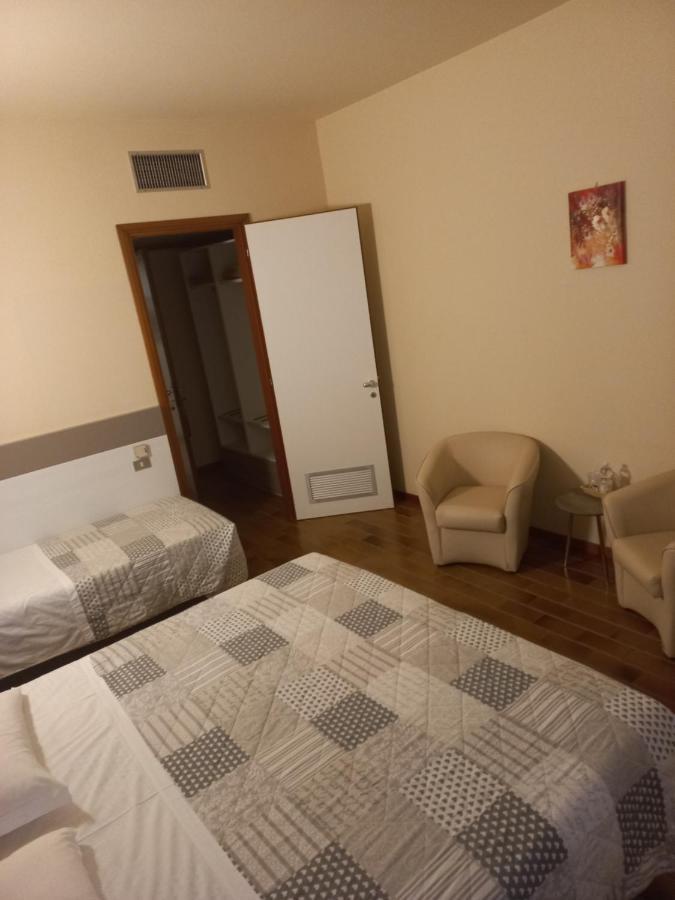 Park Hotel Castel San Pietro Terme Bagian luar foto