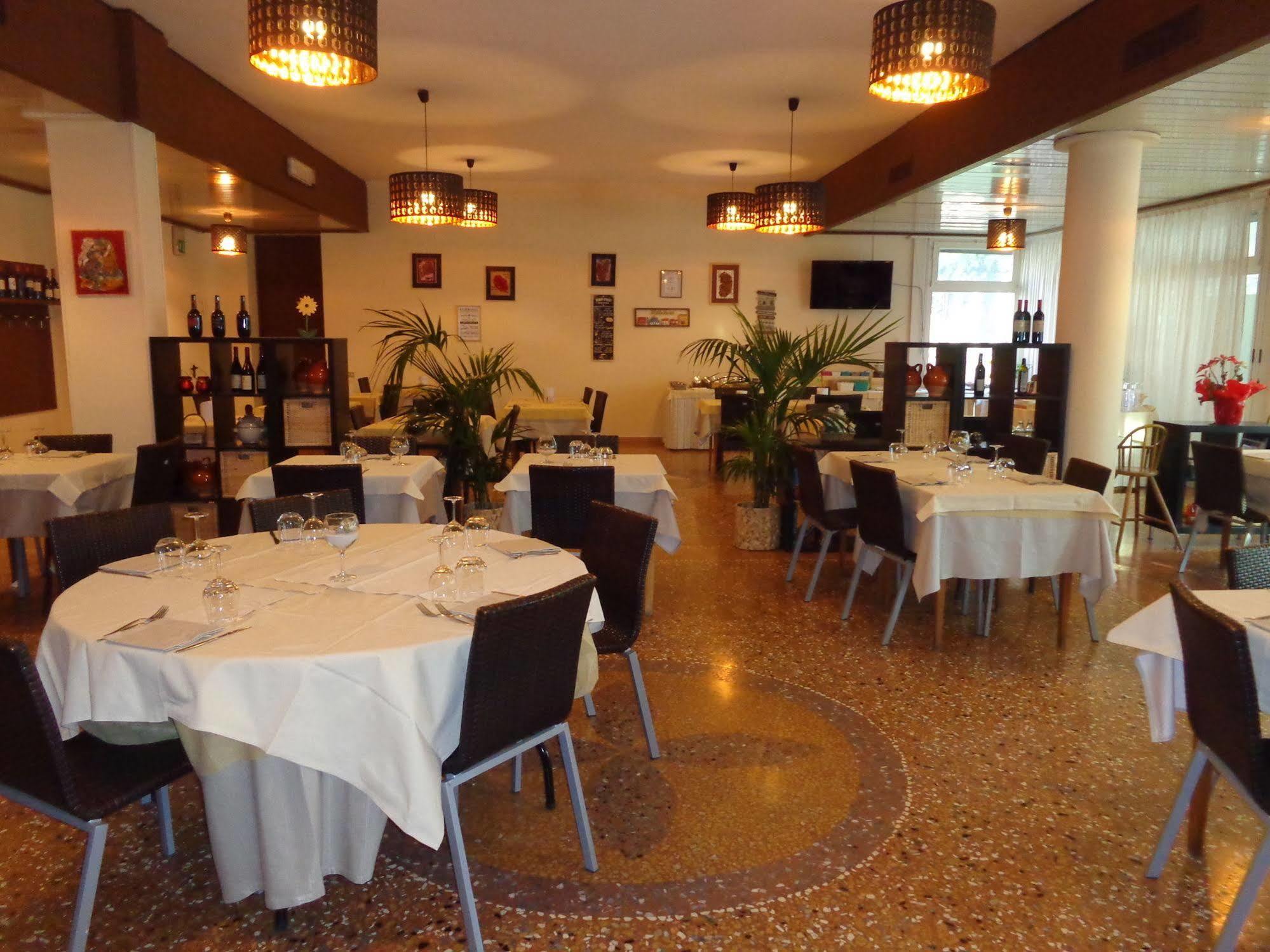 Park Hotel Castel San Pietro Terme Bagian luar foto